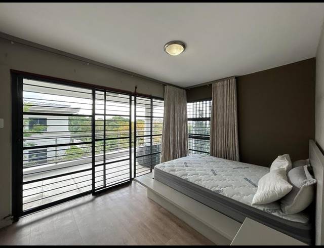 2 BEDROOM APARTMENT FOR SALE IN BRYANSTON